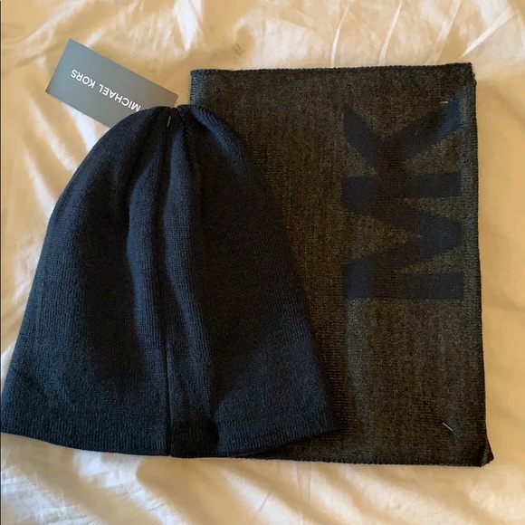 Michael Kors winter hat & scarf combo - Picture 1 of 4